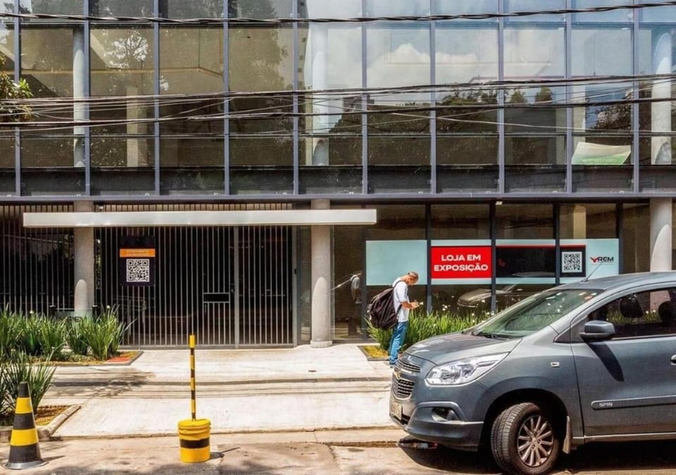 Property building, Facade/entrance, Location