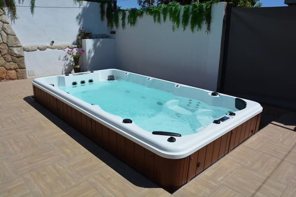 Loft El Ranch Playa a 10 minutos andando con Jacuzzi XXL y Jardin Privado House in Baix Penedès