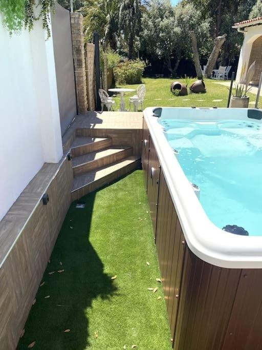 Loft El Ranch Playa a 10 minutos andando con Jacuzzi XXL y Jardin Privado House in Baix Penedès