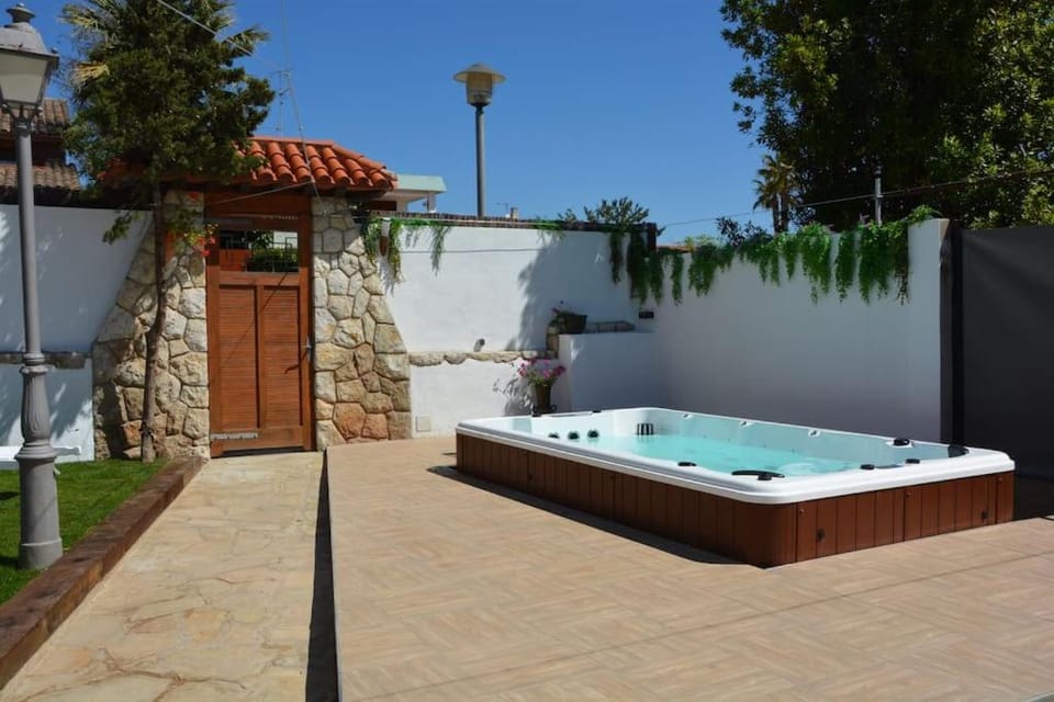 Loft El Ranch Playa a 10 minutos andando con Jacuzzi XXL y Jardin Privado House in Baix Penedès