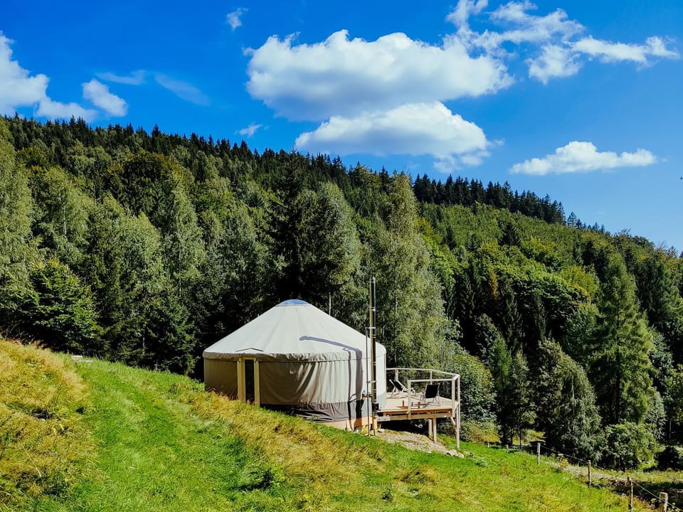 Kryjówka - Jurty ukryte wśród zieleni Luxury tent in Lower Silesian Voivodeship