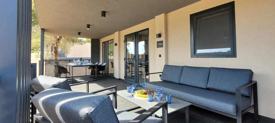 Patio, Balcony/Terrace, Seating area