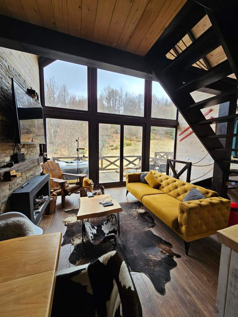Living room, Photo of the whole room, Seating area, Dining area, Evening entertainment