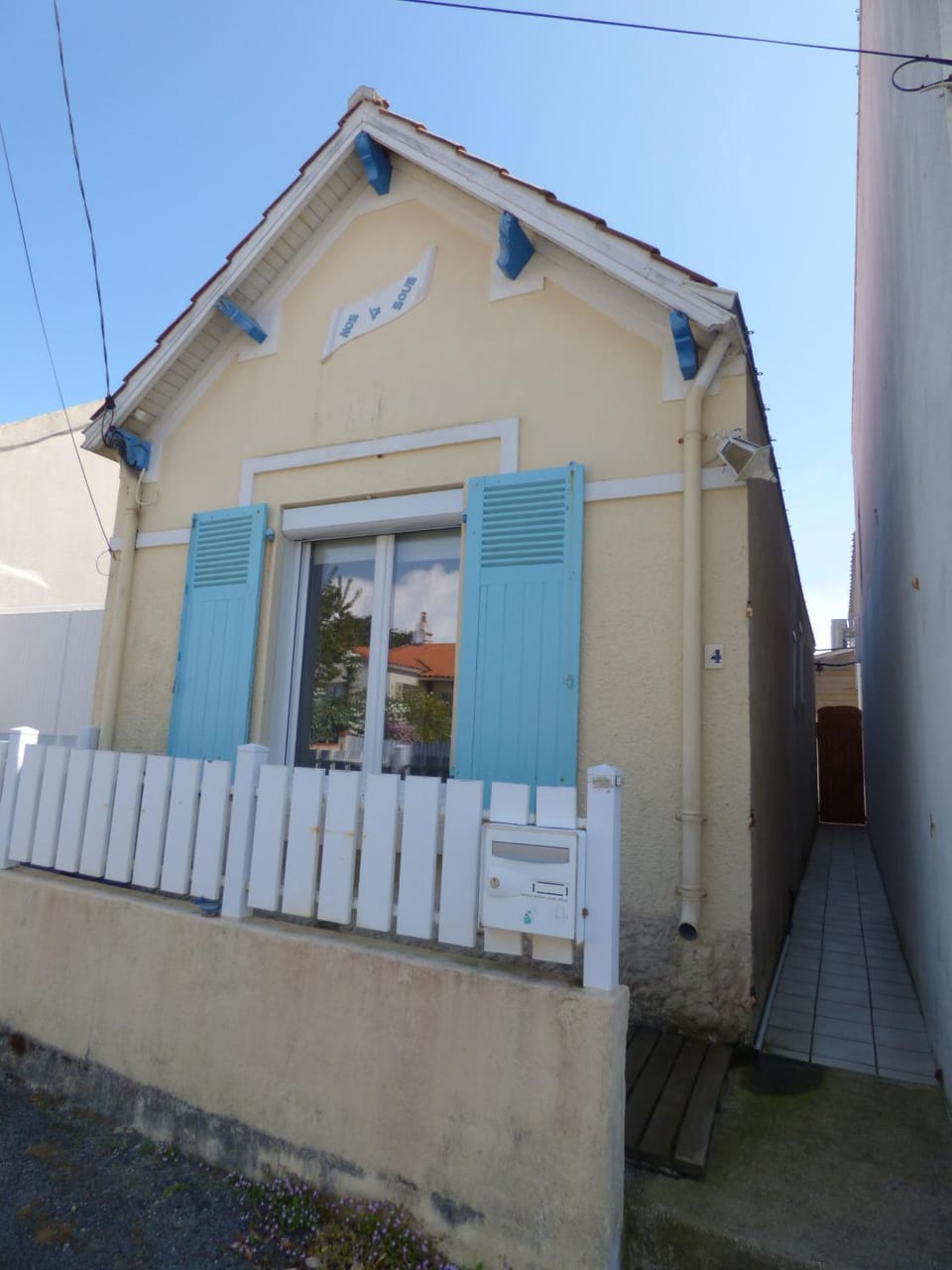 Property building, Facade/entrance, Off site