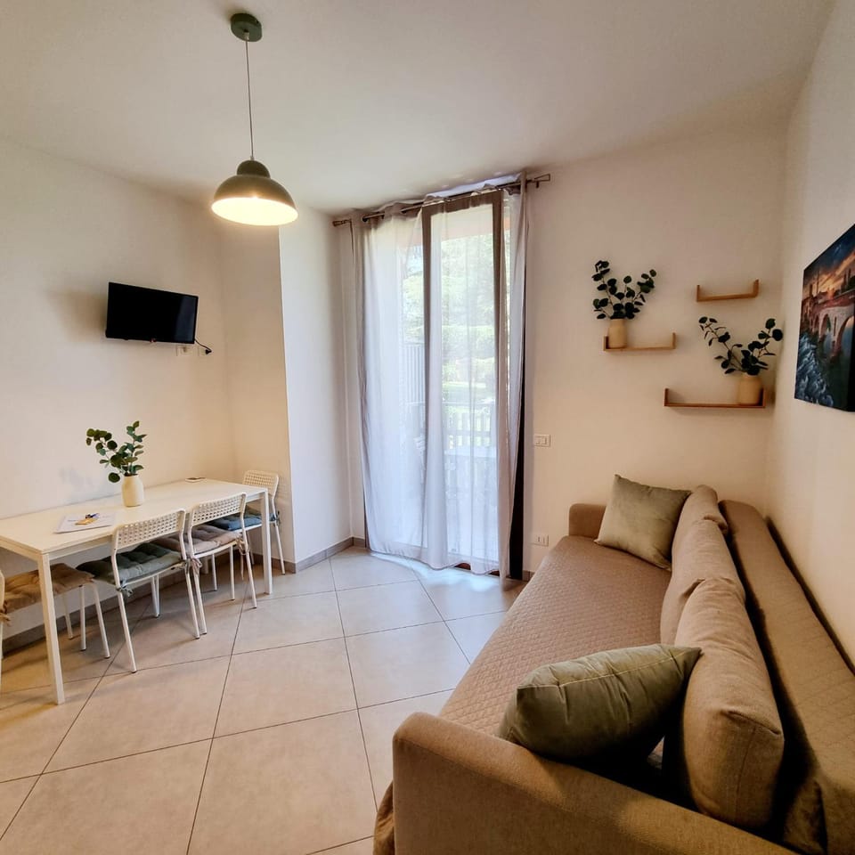 Relax & piscina a due passi dal lago "Family Sole" Apartment in Peschiera del Garda