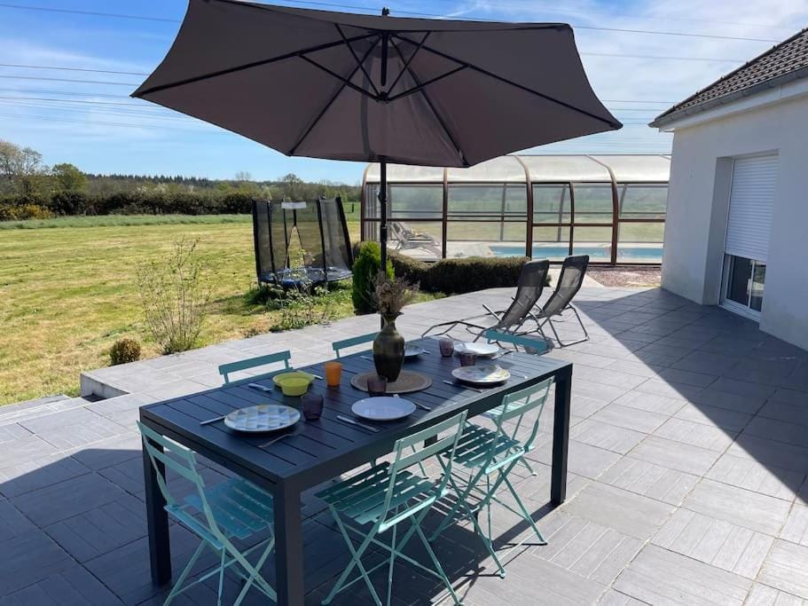 Property building, Patio, Spring, Day, Natural landscape, Garden, View (from property/room), Balcony/Terrace, Living room, Dining area, Garden view