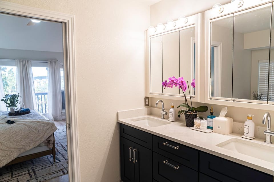 Bathroom, towels