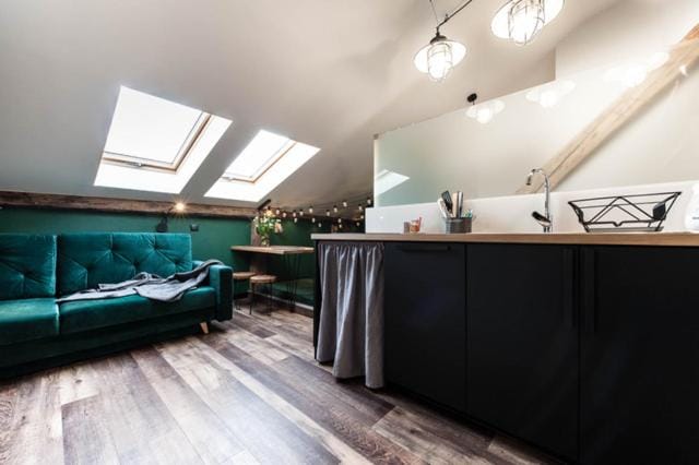 Kitchen or kitchenette, Seating area