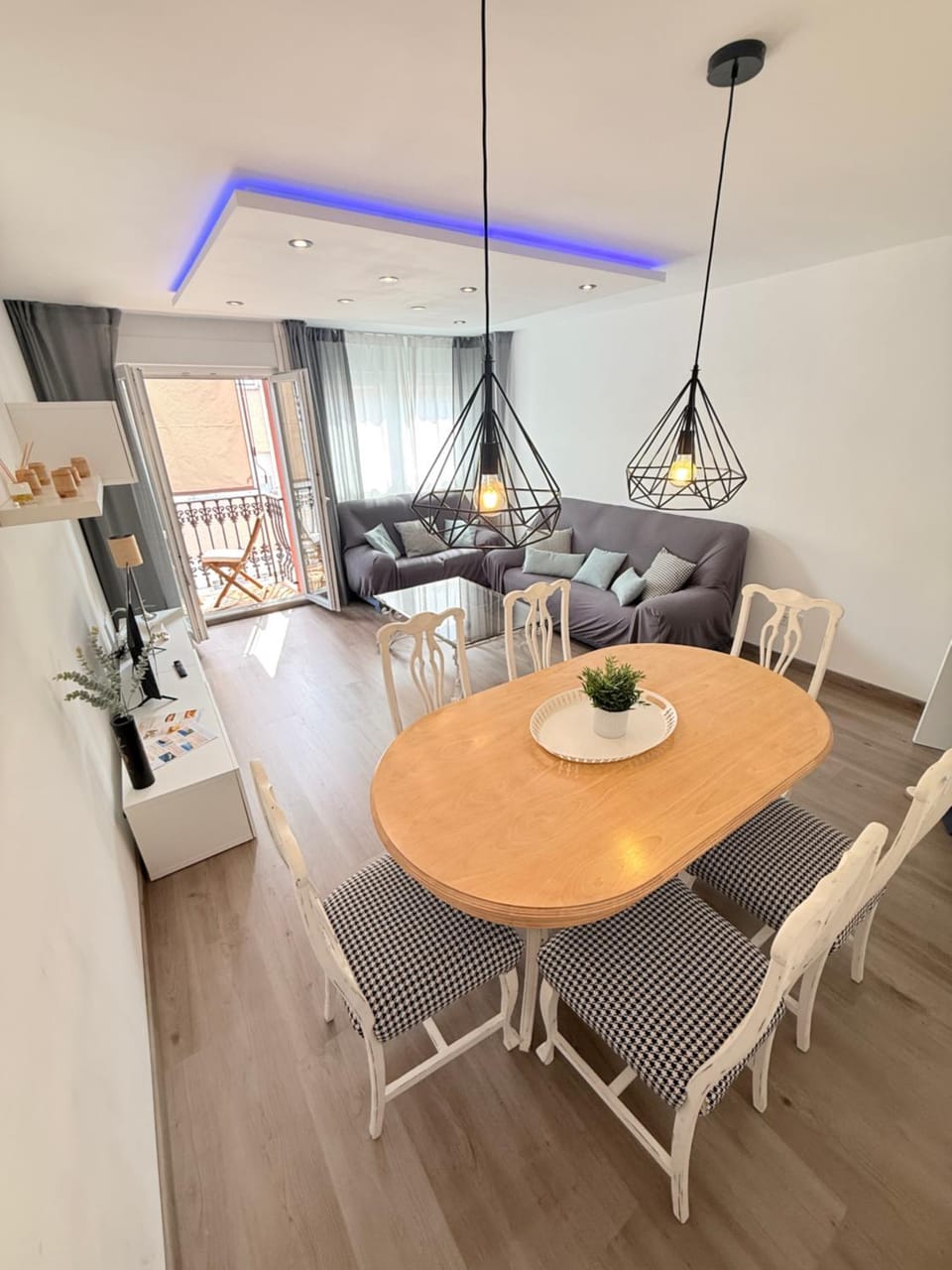Living room, Dining area