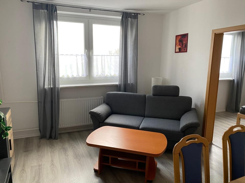 80 qm drei Schlafzimmer und Wohnzimmer MonteurHandwerkerwohnung Apartment in Saxony-Anhalt, Germany