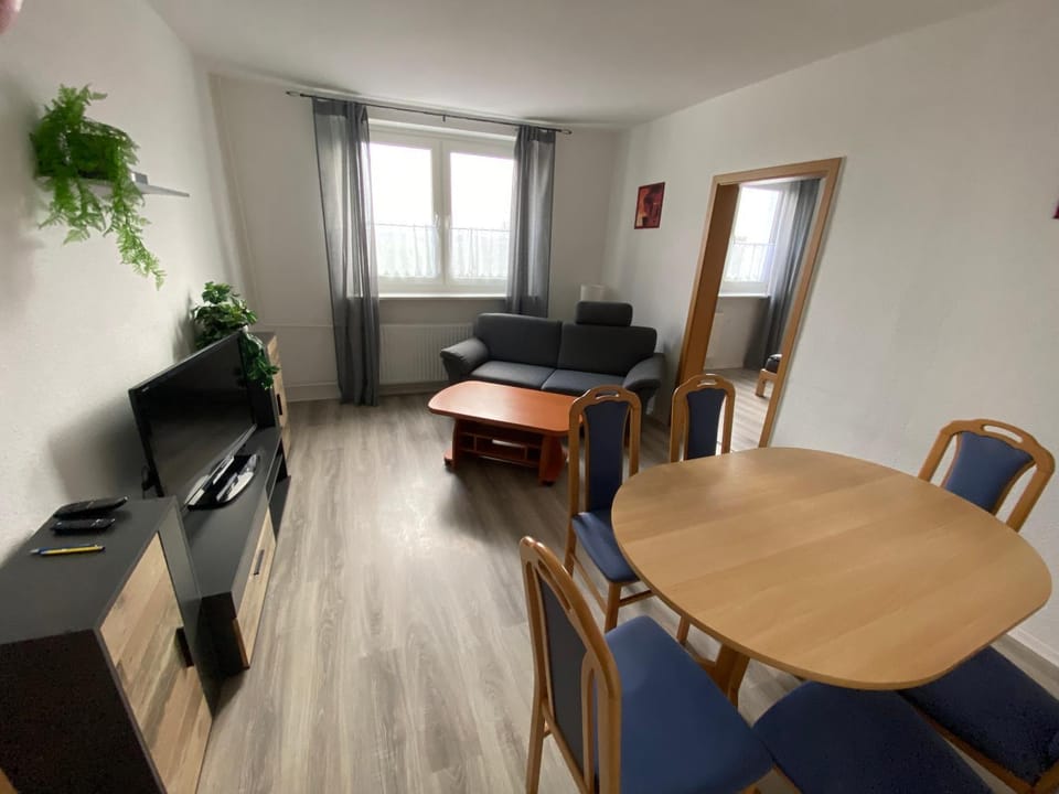 80 qm drei Schlafzimmer und Wohnzimmer MonteurHandwerkerwohnung Apartment in Saxony-Anhalt, Germany
