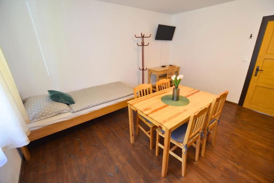 Bed, Seating area, Bedroom