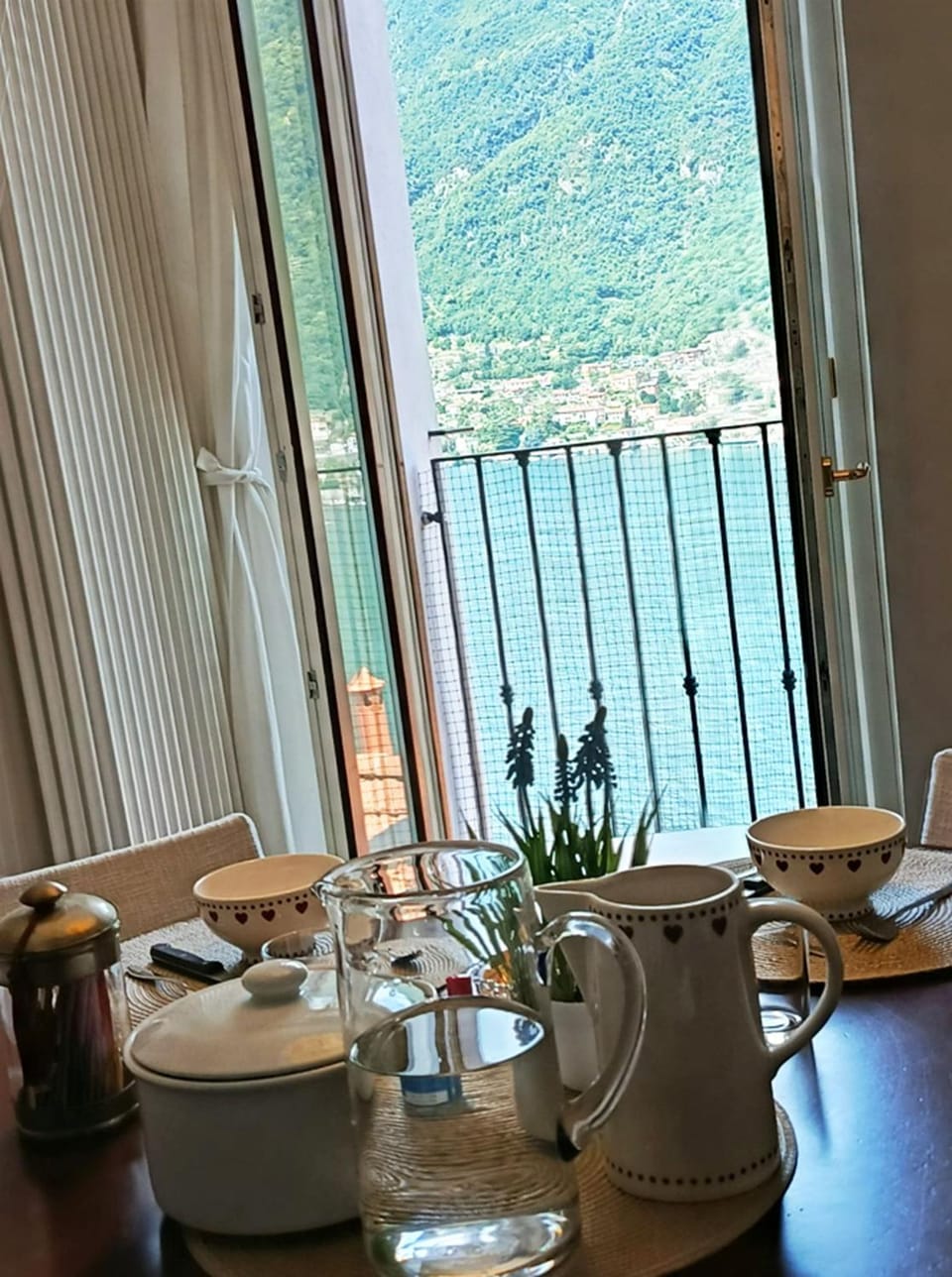 Living room, Seating area, Dining area, Lake view