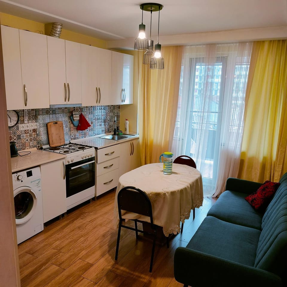 Kitchen or kitchenette, Living room