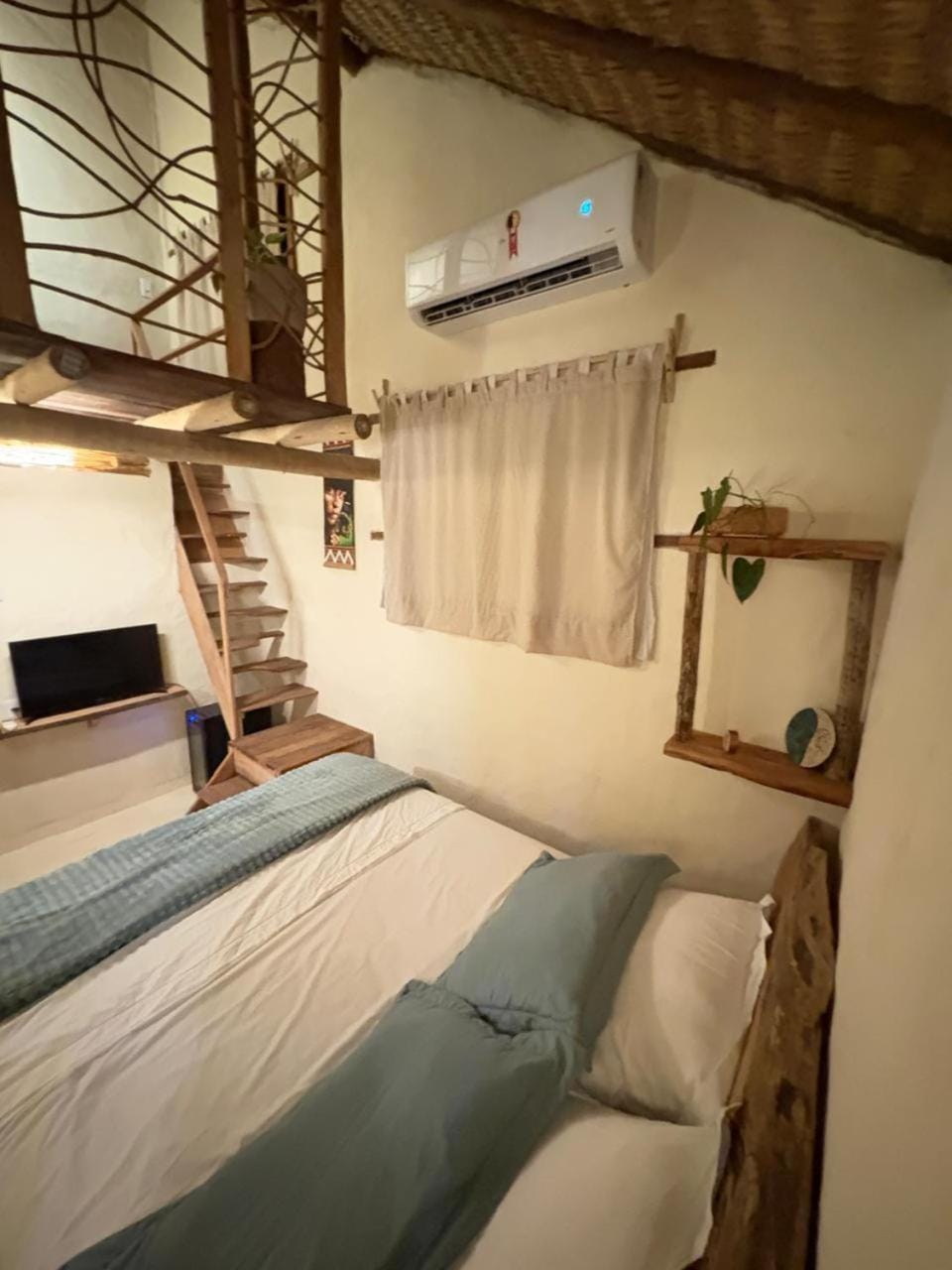 Bed, TV and multimedia, Photo of the whole room, Bedroom