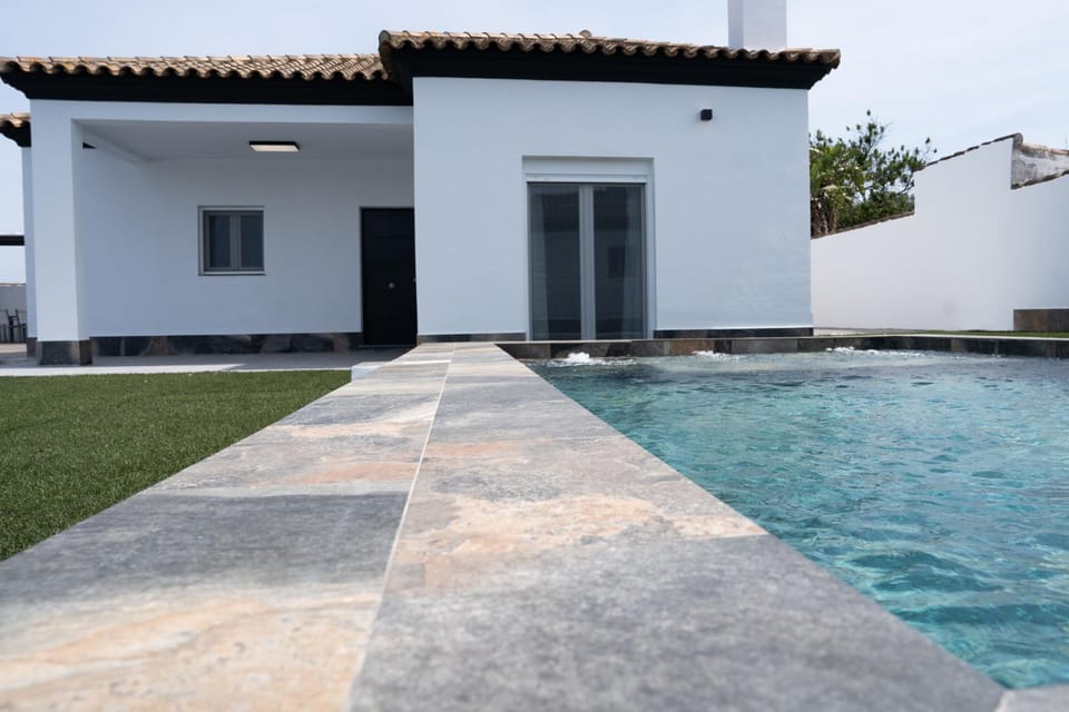 Domus Gades Chalet in Chiclana de la Frontera
