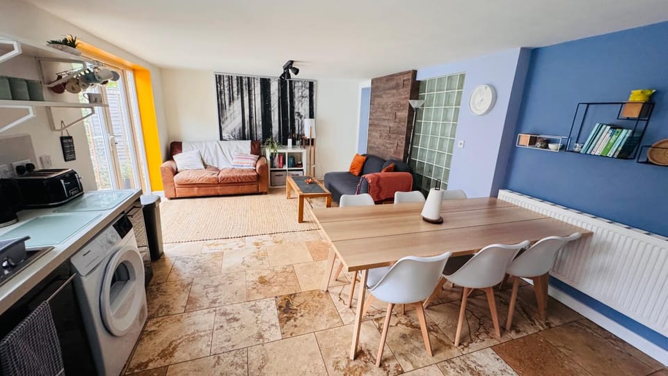 Communal lounge/ TV room, Living room, Seating area, Dining area, pet friendly