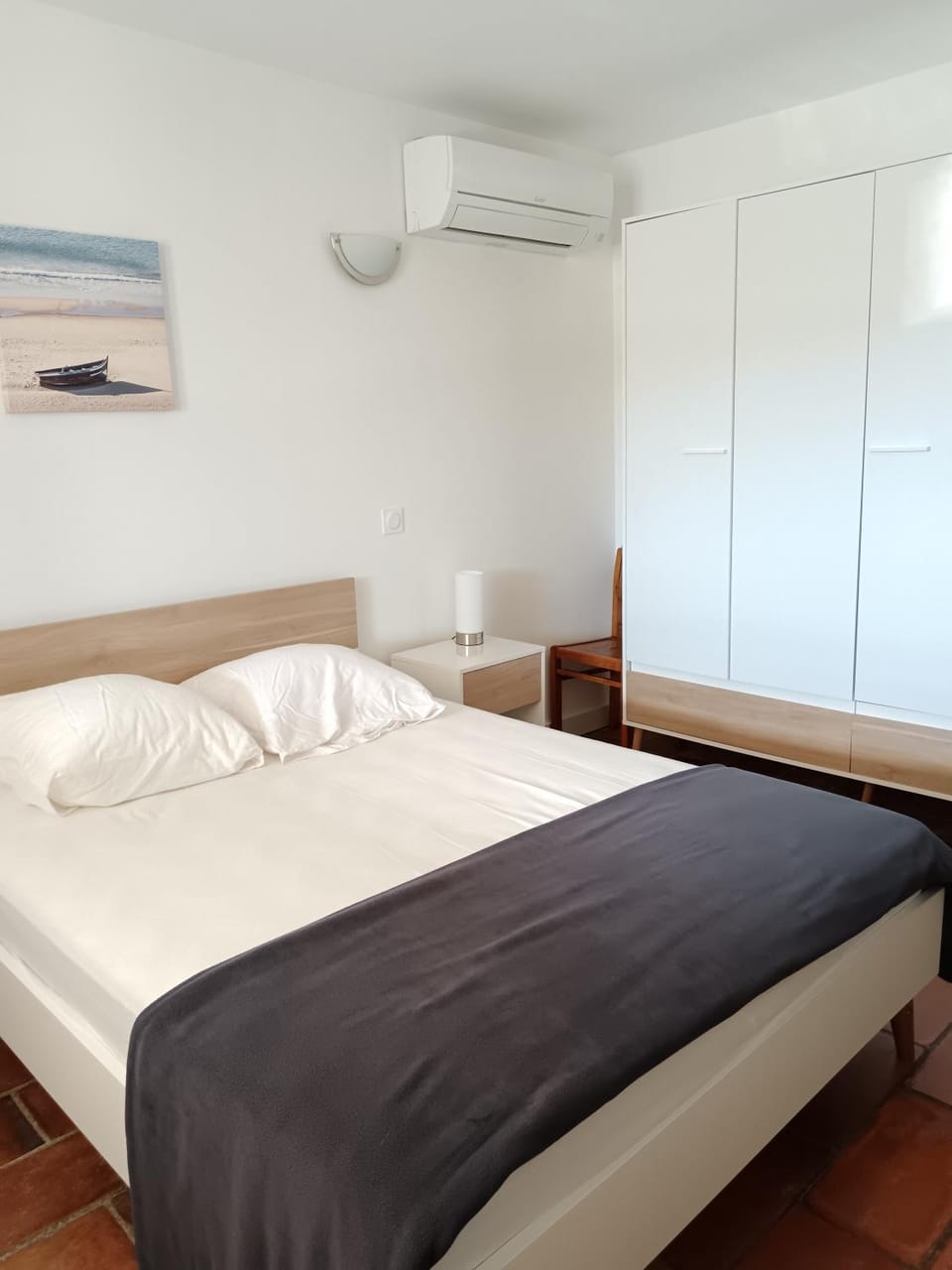 Bed, Photo of the whole room, Bedroom, wardrobe, air conditioner