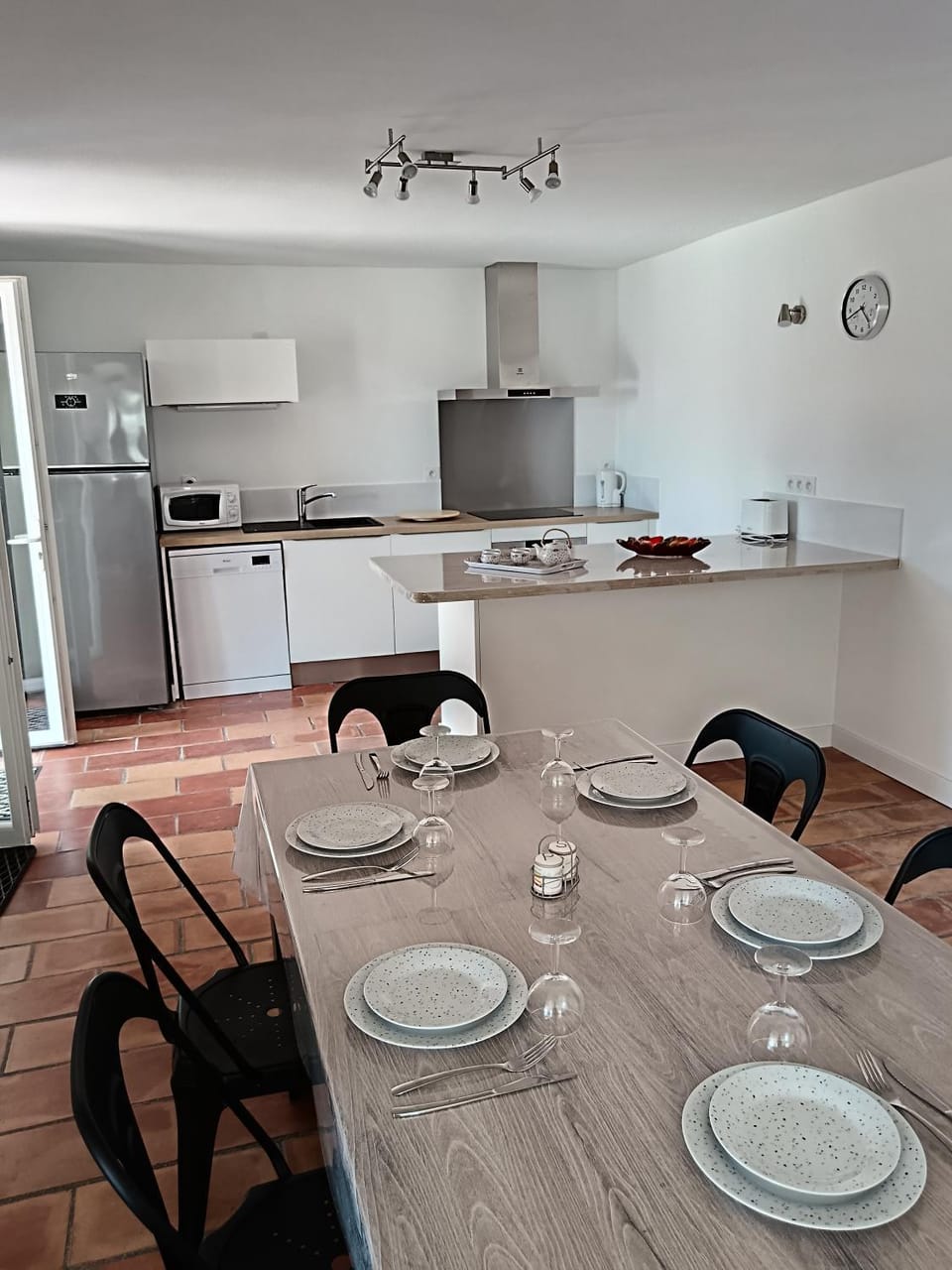 Dining area, dishwasher, oven, stove