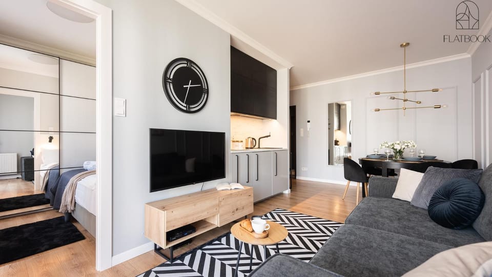 Bed, TV and multimedia, Kitchen or kitchenette, Living room, Photo of the whole room, Seating area, Dining area, Bedroom