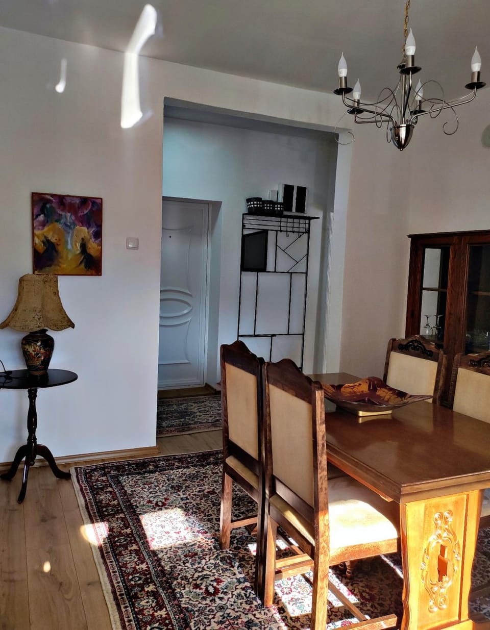 Kitchen or kitchenette, Seating area