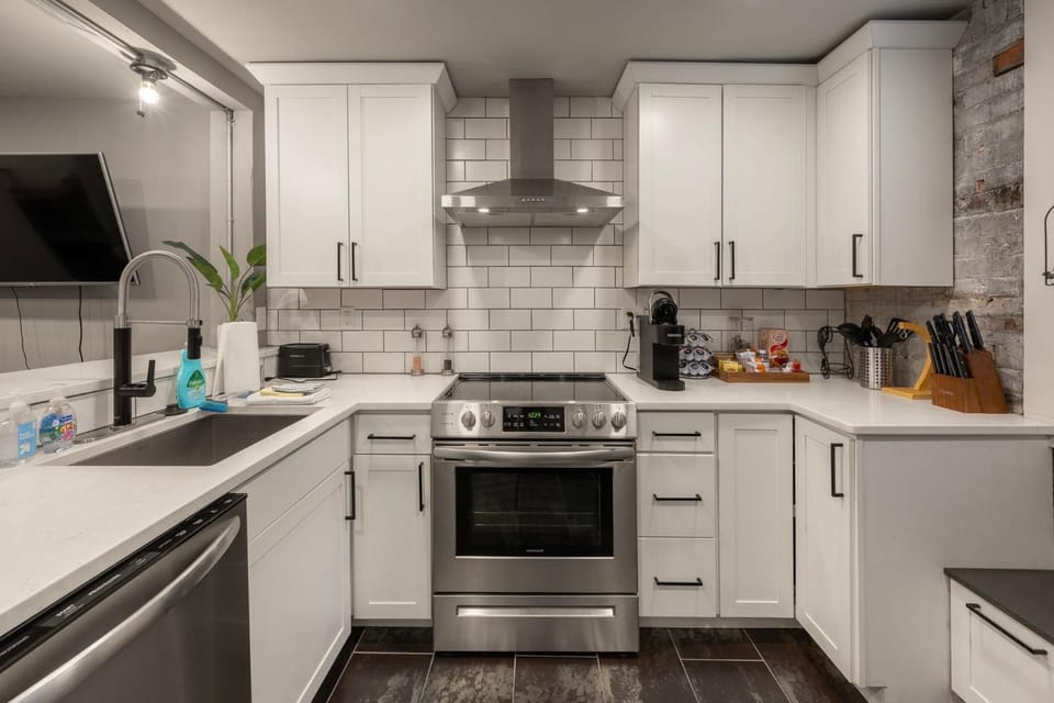 1BR Apt, Minutes to Downtown Cincy, Stadiums, Bars Apartment in Covington