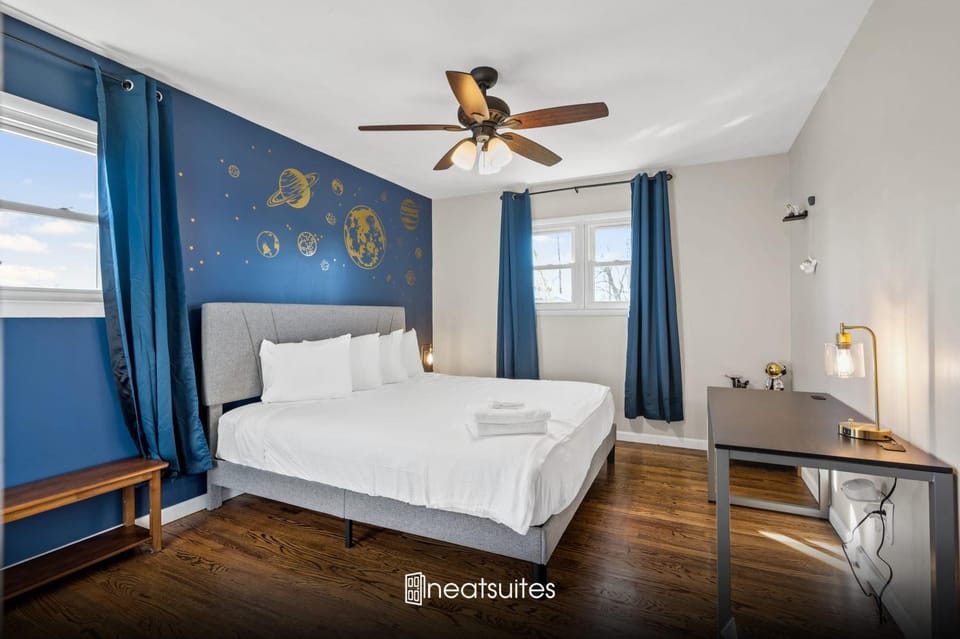 6 Min to Ark, Free Covered Parking, Deck and Grill House in Williamstown