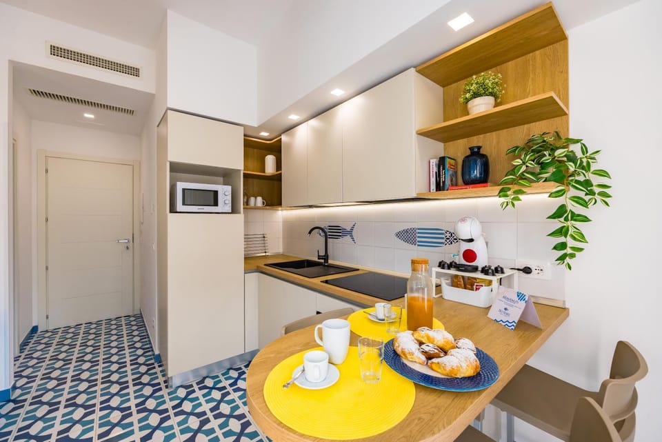 Kitchen or kitchenette, oven