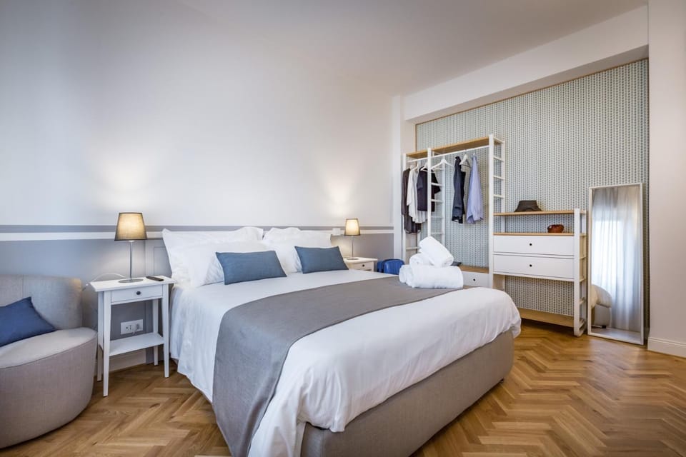 Bed, Photo of the whole room