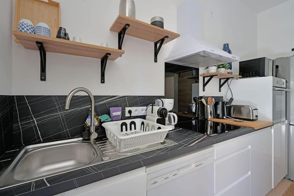 Kitchen or kitchenette, dishwasher, pet friendly, stove, toaster