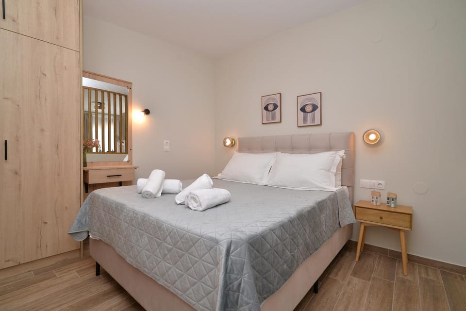 Bed, Photo of the whole room, Bedroom, towels, wardrobe