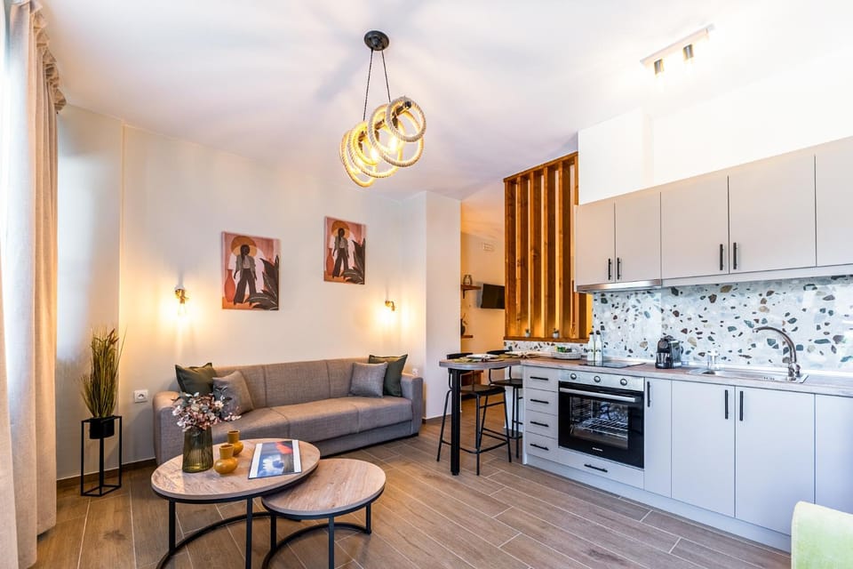 Kitchen or kitchenette, Living room, Seating area, Dining area