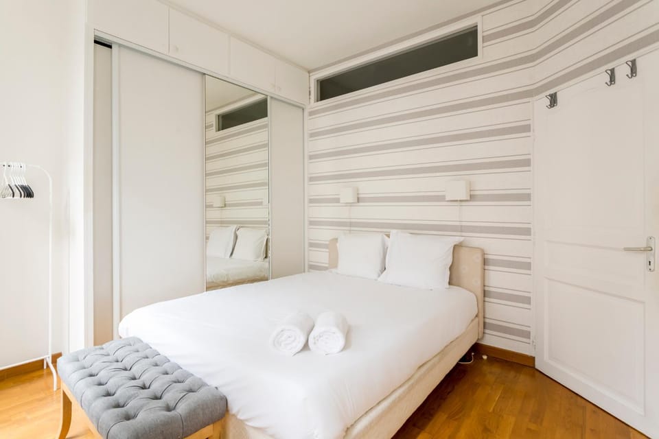 Bed, Bedroom, towels