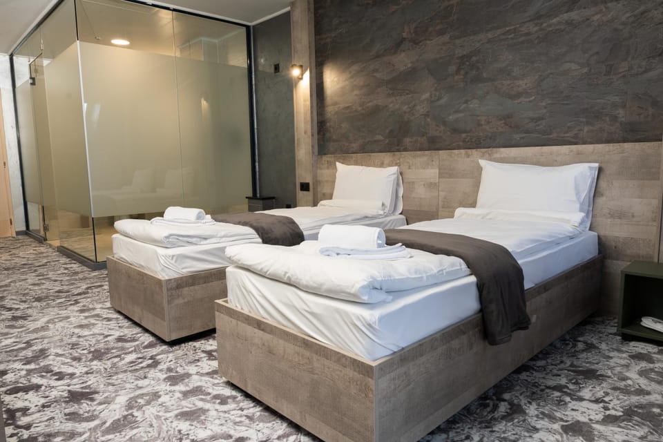 Photo of the whole room, towels