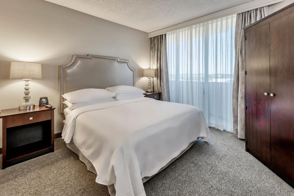 Cozy Two Room Suite with Modern Touches and Pool Apartment in Boca Raton