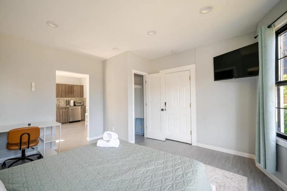 Modern Apartment in Black Rock- Apartment in Bridgeport