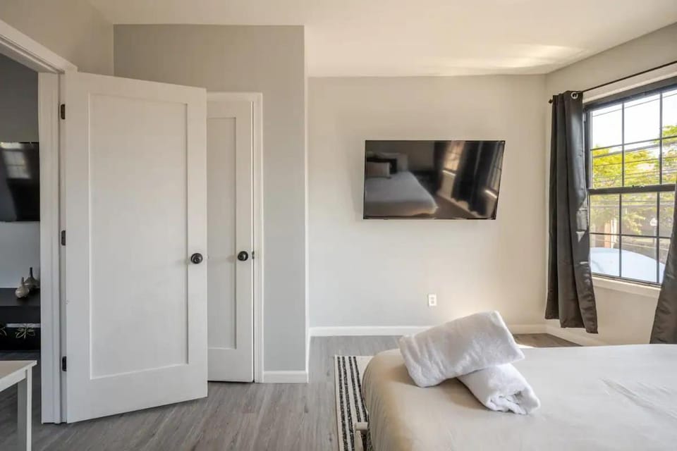 Modern 3-Bdrm Apt in Black Rock Apartment in Bridgeport