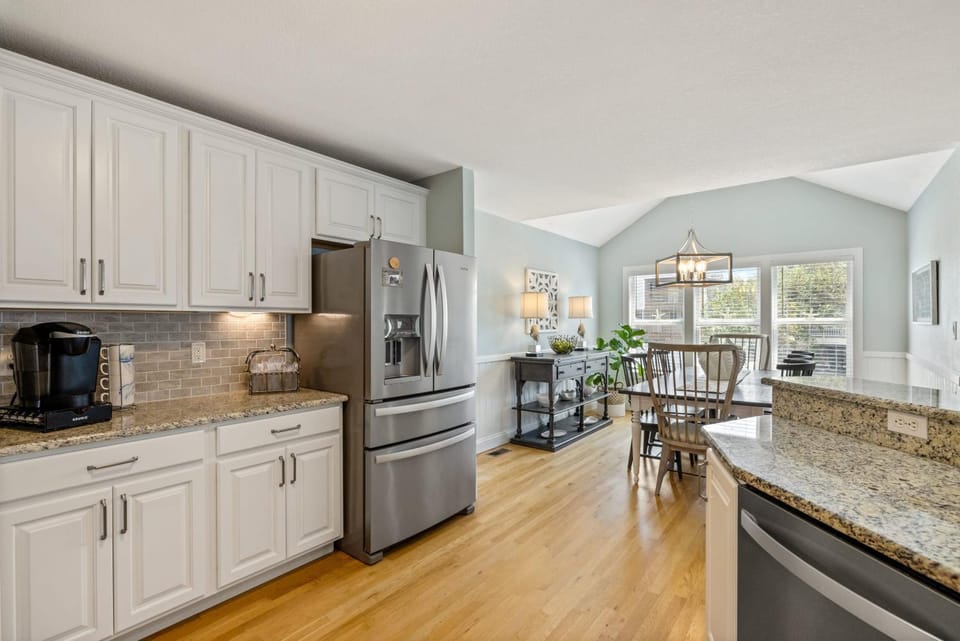 Sojourn Family home with Country Club Access 5 Bedrooms Sleeps 12 House in Kill Devil Hills