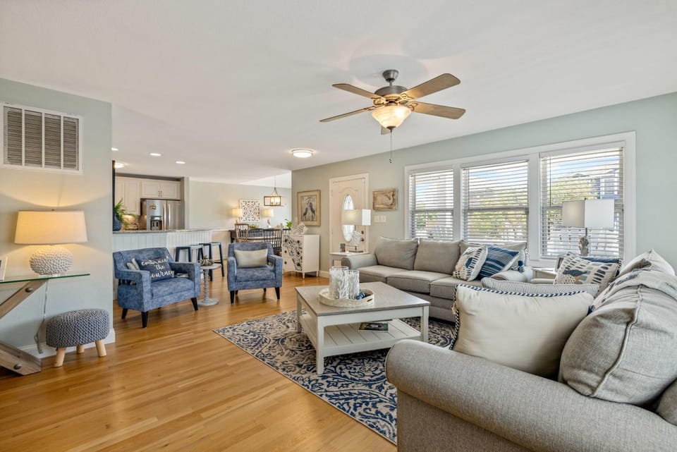 Sojourn Family home with Country Club Access 5 Bedrooms Sleeps 12 House in Kill Devil Hills