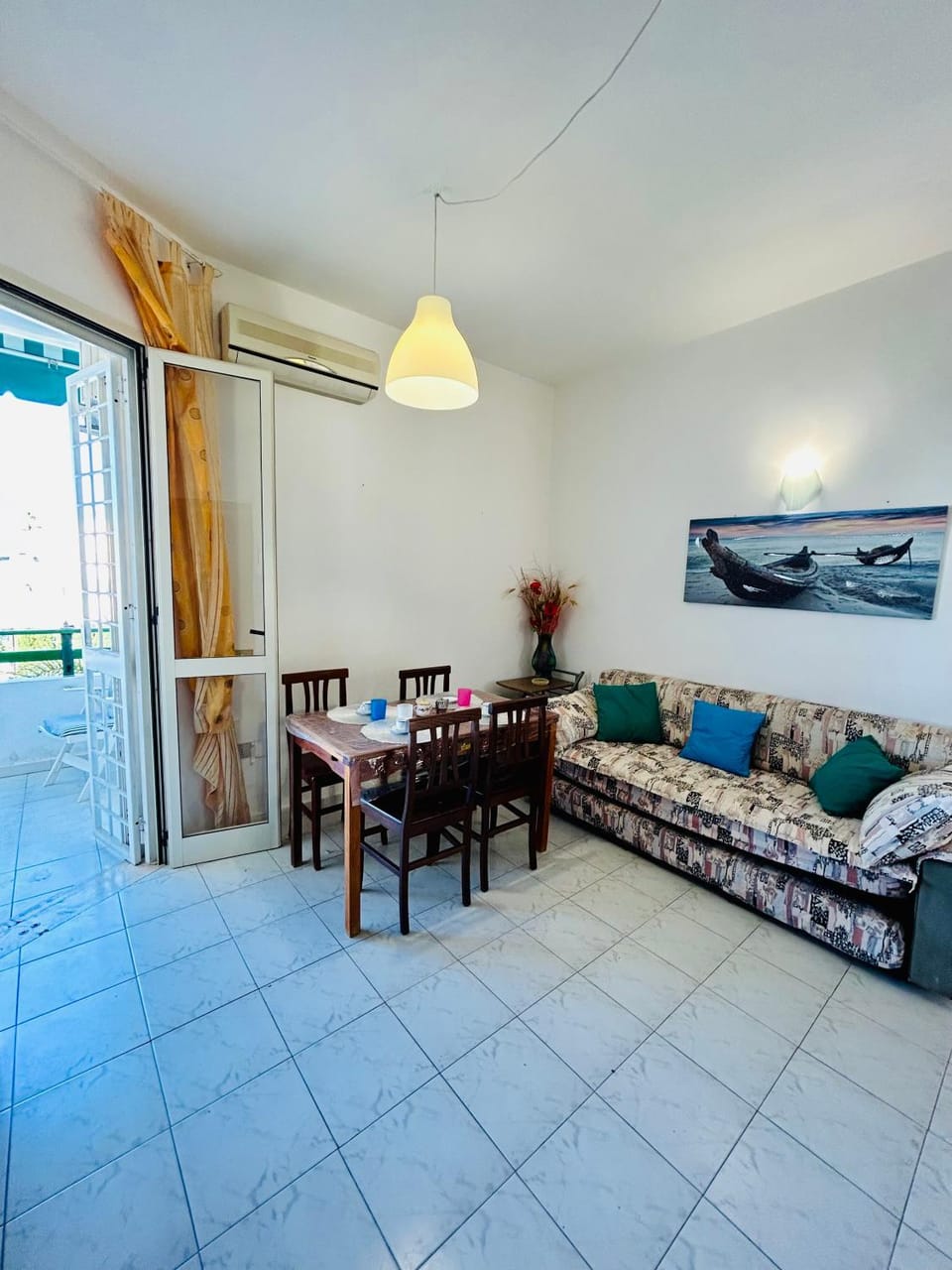 Bed, Photo of the whole room, Dining area, Bedroom