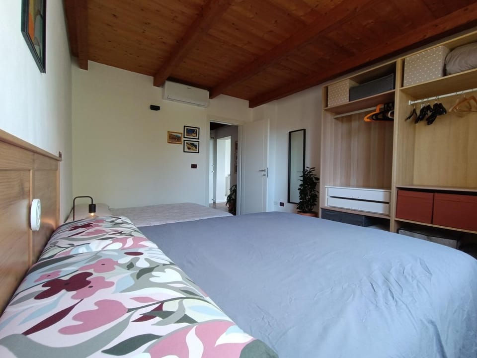 Bed, Photo of the whole room, Bedroom, wardrobe
