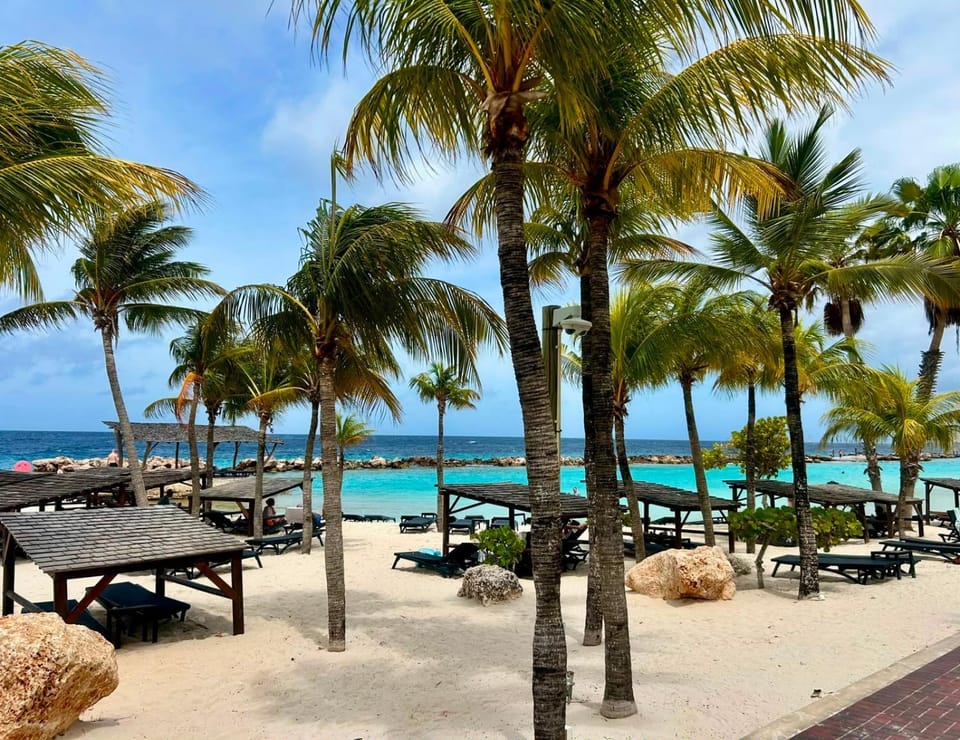 Villa Cuarenta-Y-Tres, Mambo Beach, Jacuzzi Apartment in Willemstad