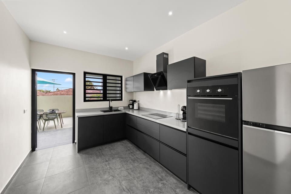 Villa Cuarenta-Y-Tres, Mambo Beach, Jacuzzi Apartment in Willemstad
