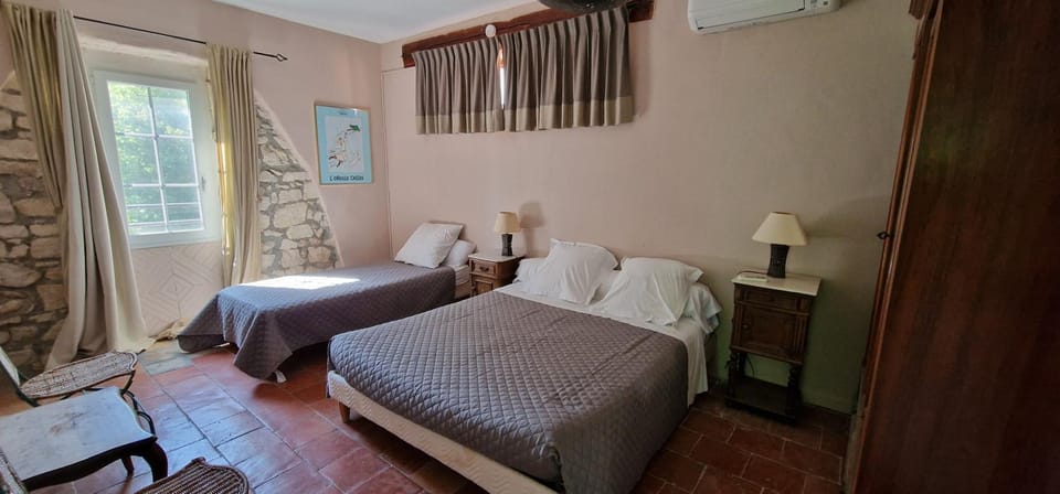 Bed, Bedroom, air conditioner