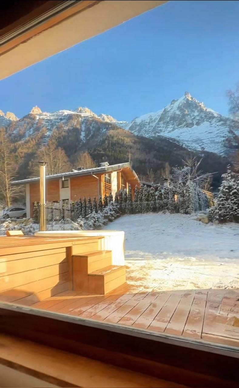 Appartement de Luxe avec Jacuzzi, Vue Montagne et Jardin Apartment in Chamonix