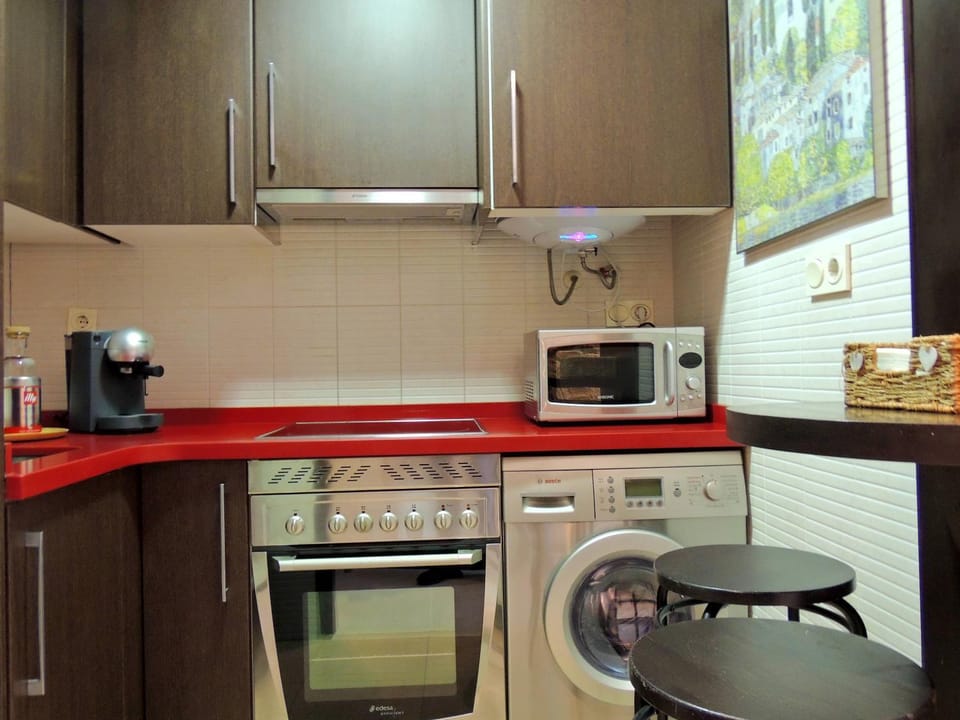 Kitchen or kitchenette, oven, stove