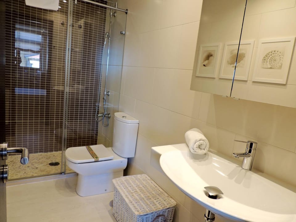 Shower, Bathroom, towels