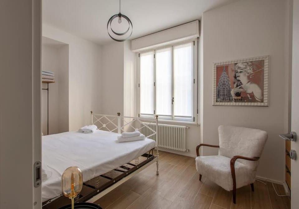 -Art Gallery- Luxury Boutique in center of Como Apartment in Como