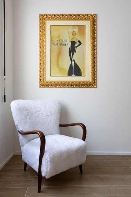 -Art Gallery- Luxury Boutique in center of Como Apartment in Como