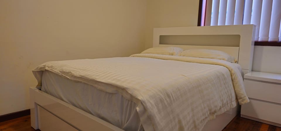 Bed, Photo of the whole room, Bedroom, air conditioner, air conditioner